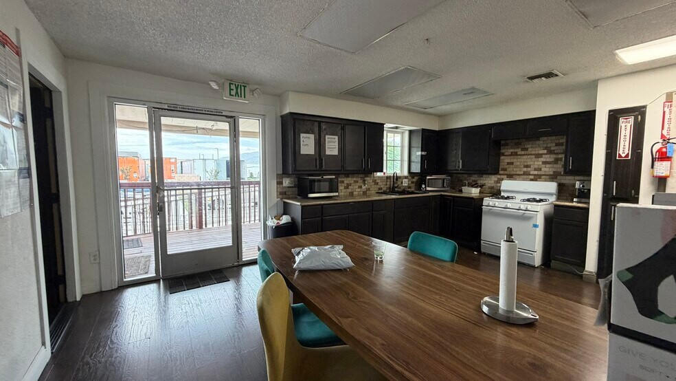 More Photos Of 11101 Calabash Ave, Fontana Truck Terminal For Sale