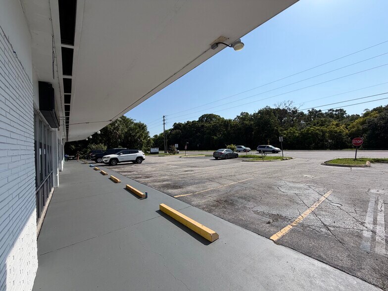 More Photos Of 2986-2990 S Sanford Ave, Sanford Freestanding For Lease