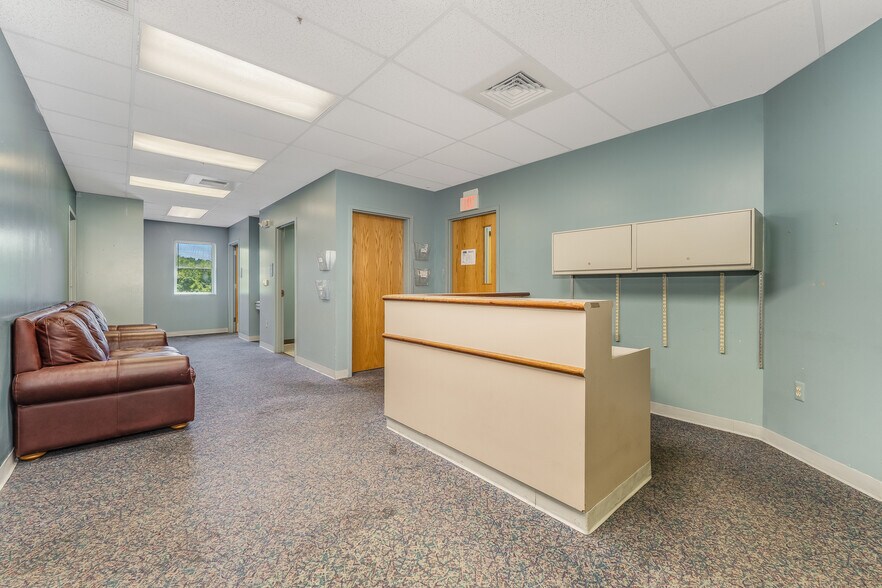 More Photos Of 320 S Main St, Phillipsburg Medical For Lease