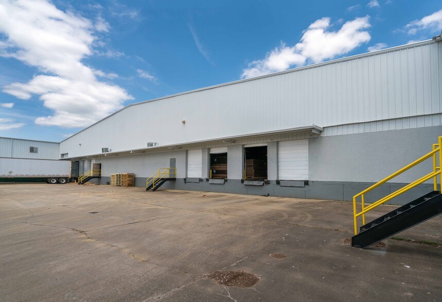 More Photos Of 10700 Ridgeway Industrial Dr, Olive Branch Warehouse For Lease