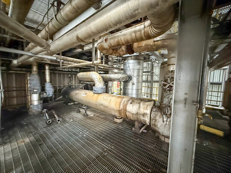 More Photos Of 5640 44th Ave S, Clinton Office For Sale