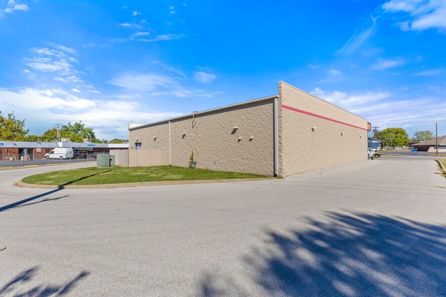 More Photos Of 934 E Edwardsville Rd, Wood River Auto Repair For Sale