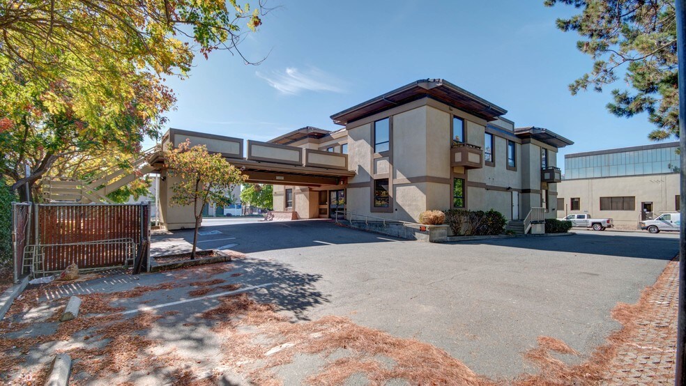 More Photos Of 915 Diablo Ave, Novato Office For Sale