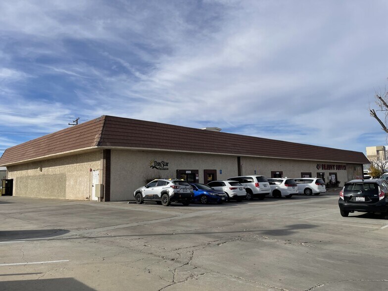 More Photos Of 640-646 W Lancaster Blvd, Lancaster Storefront Retail Office For Sale