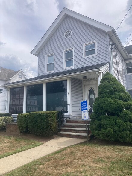 More Photos Of 46 E Somerset St, Raritan Medical For Sale