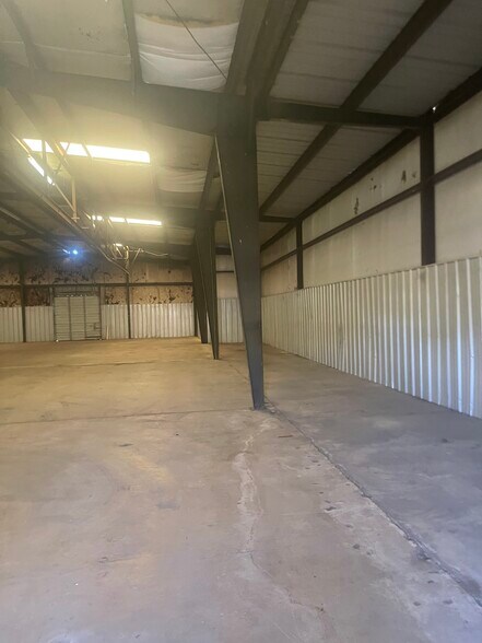 More Photos Of 700 Exchange Ave, Conway Distribution For Lease