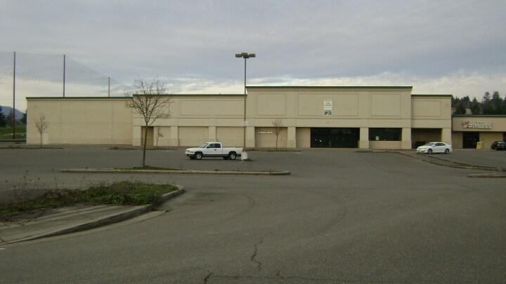 More Photos Of 328-338 Dakota St, Sutherlin General Retail For Lease