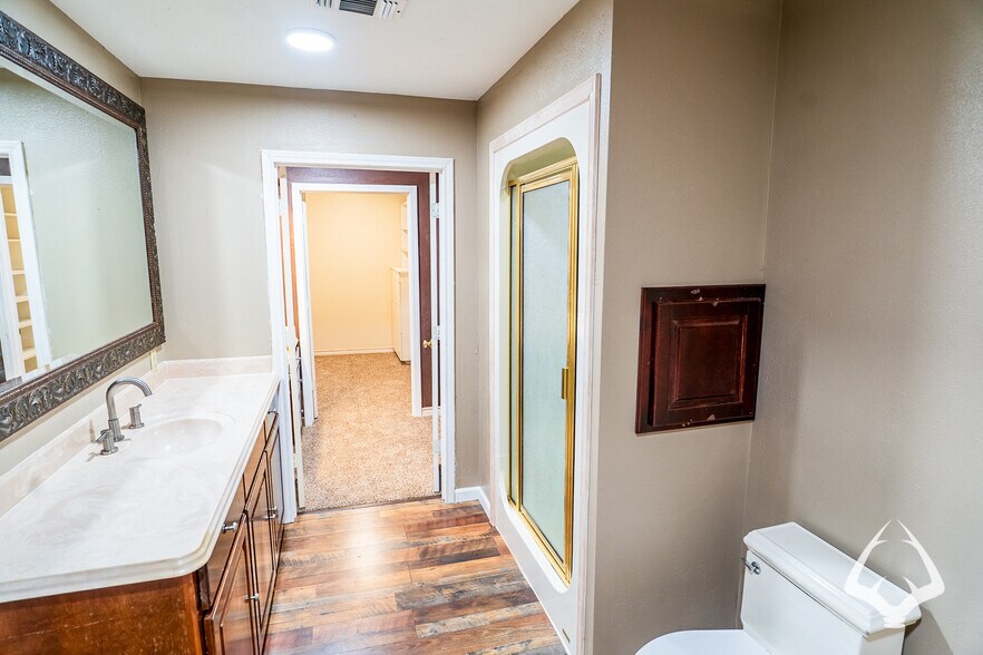 More Photos Of 205 N Wheeler Rd, Colmesneil Office For Sale