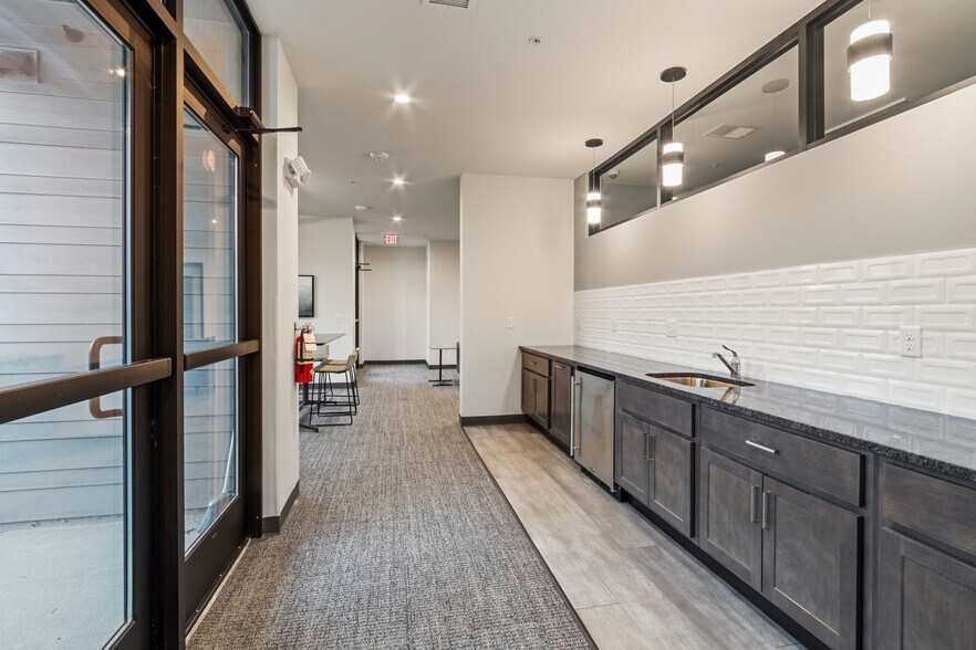 More Photos Of 1121 S Park St, Madison Apartments For Lease