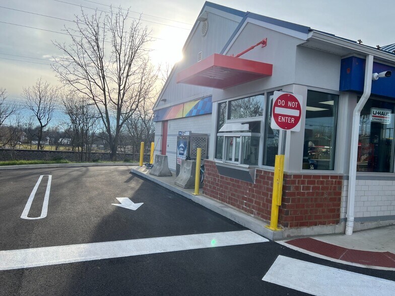 Primary Photo Of 2040 W Main St, Mount Joy Restaurant For Lease