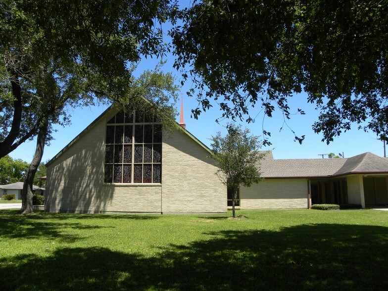 More Photos Of 1112 7th St N, Texas City Religious Facility For Sale