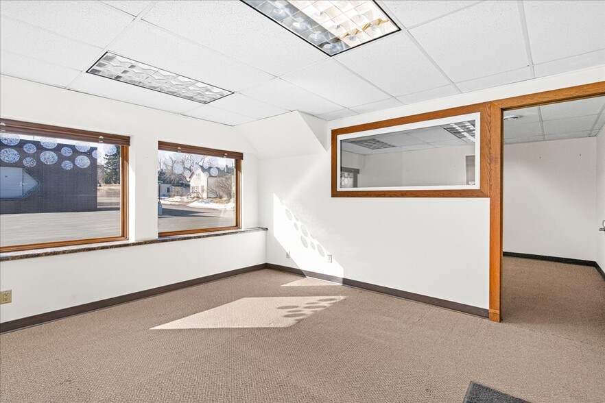 More Photos Of 1103 Avenue B, Cloquet Office For Lease