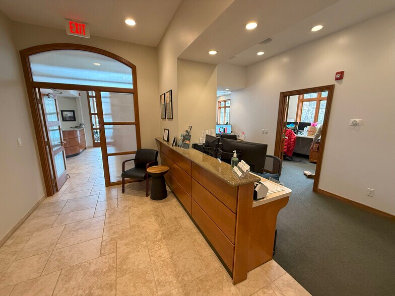 More Photos Of 7971 Moorsbridge Rd, Portage Medical For Lease