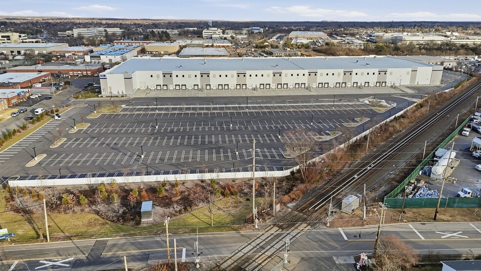 More Photos Of 125 New South Rd, Hicksville Warehouse For Lease