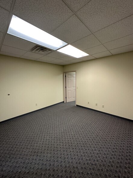 More Photos Of 21150 W Capitol Dr, Brookfield Loft Creative Space For Sale