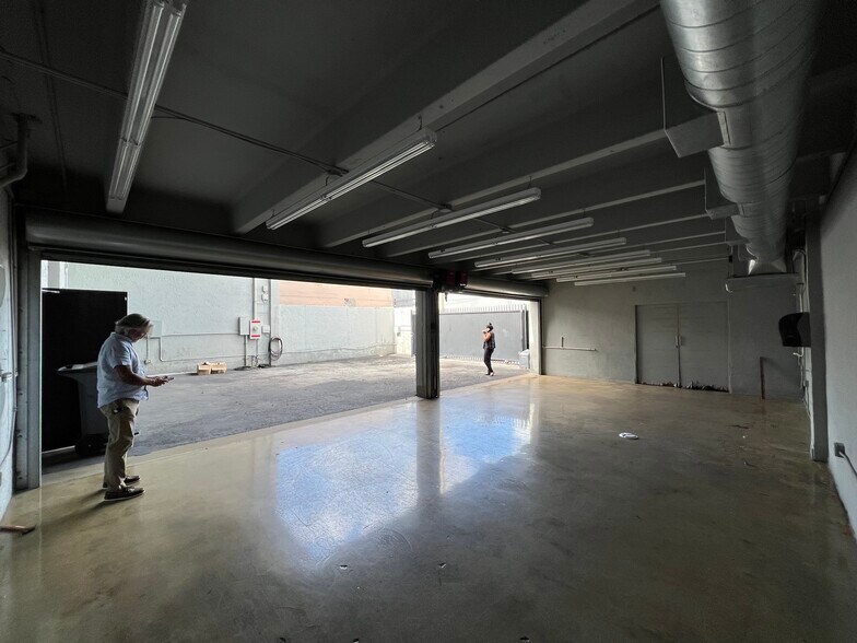 More Photos Of 2340 NW 7th Pl, Miami Warehouse For Lease