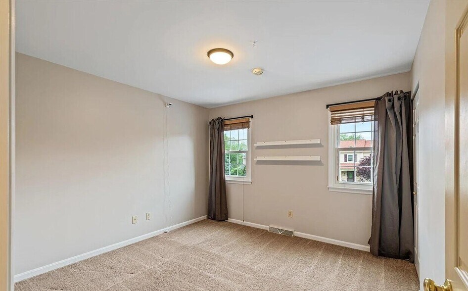 More Photos Of 585 Westbrooke Dr, Elizabethtown Specialty For Lease