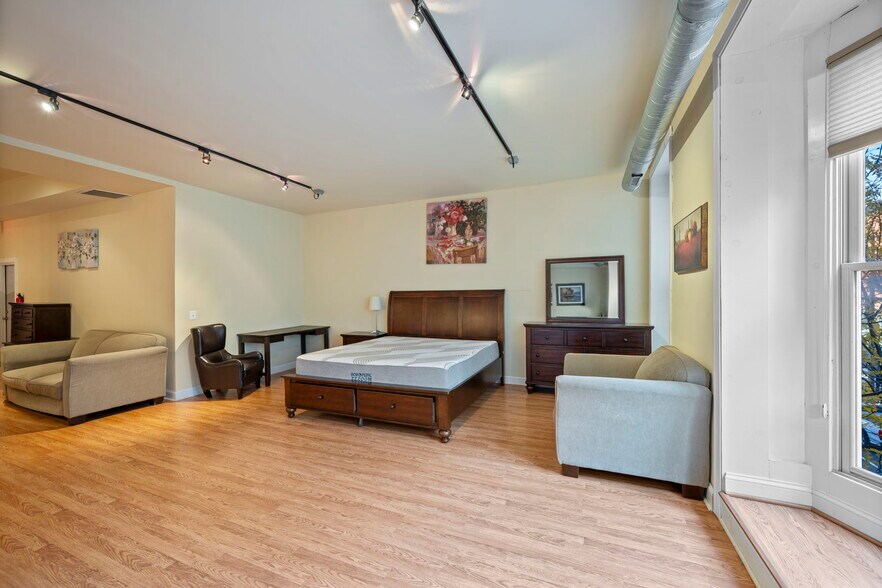 More Photos Of 338 N Charles St, Baltimore Storefront Retail Residential For Sale