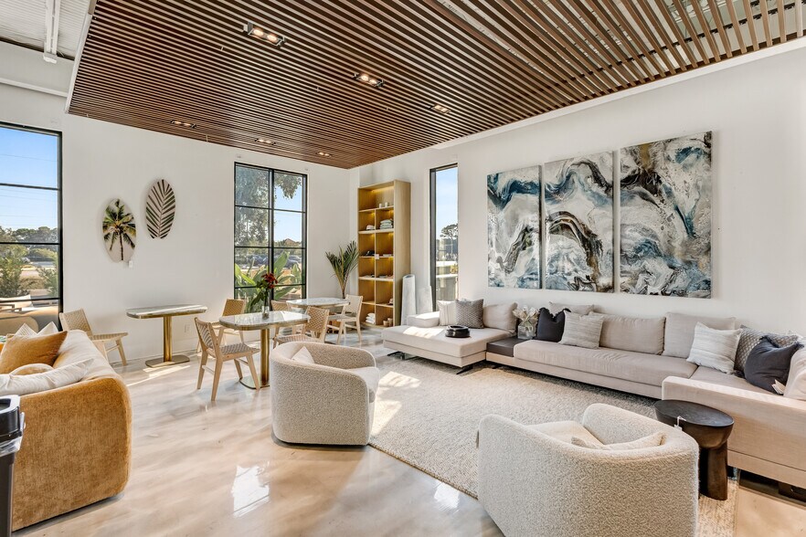 More Photos Of 12870 US Hwy 98, Miramar Beach Showroom For Sale