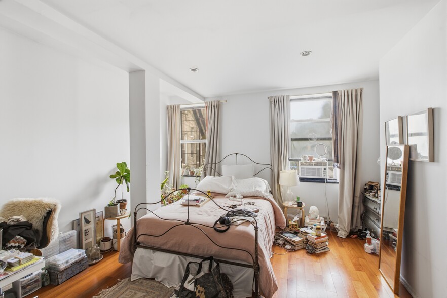 More Photos Of 171 Bedford Ave, Brooklyn Storefront Retail Residential For Sale