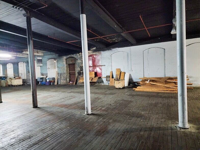 More Photos Of 460 Globe St, Fall River Showroom For Sale