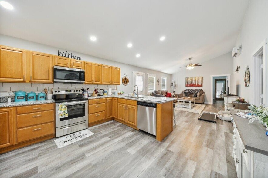 More Photos Of 3490 County Road 4713 rd, La Coste Apartments For Sale