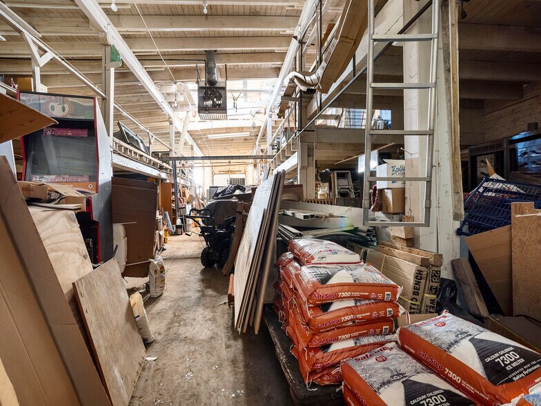 More Photos Of 3056 W Walton St, Chicago Warehouse For Lease