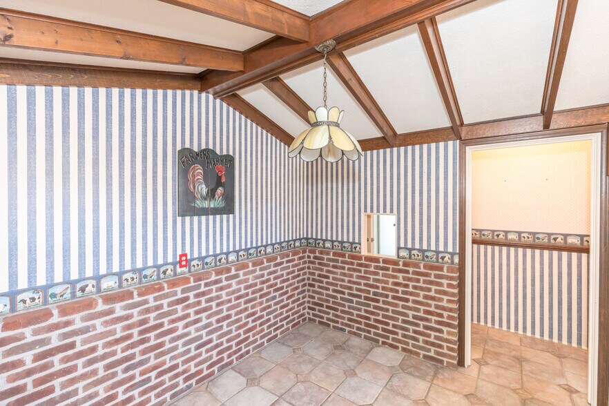 More Photos Of 131 Copenhaver St, Marion Shelter For Sale