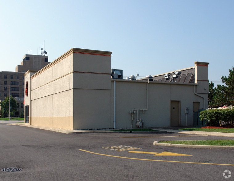 More Photos Of 2647 Navarre Ave, Oregon Fast Food For Sale