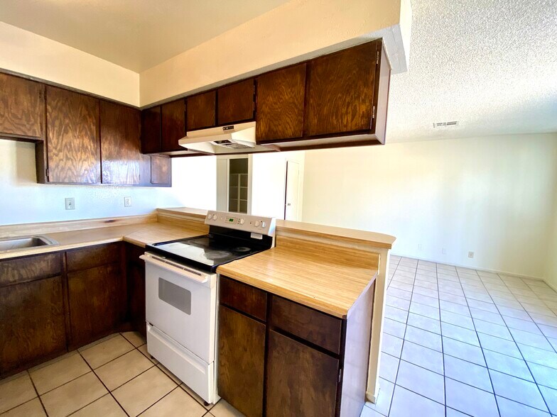 More Photos Of 1520 Henry Dr, Las Vegas Apartments For Sale