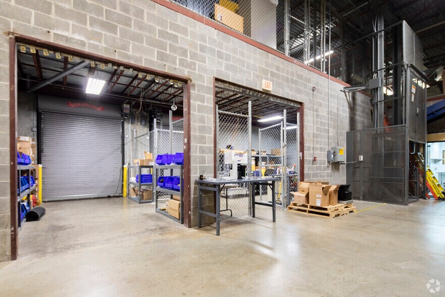 More Photos Of 400 Diamond Dr NW, Huntsville Flex For Lease