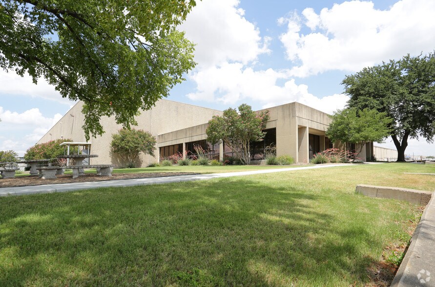 More Photos Of 1102 State Highway 161, Grand Prairie Distribution For Lease