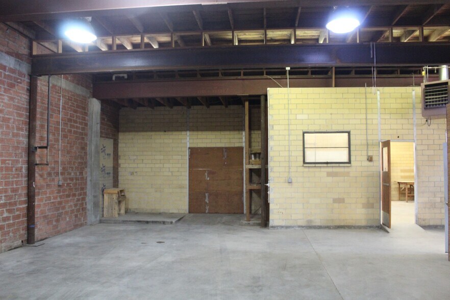 More Photos Of 806 9th St, Woodward Warehouse For Sale