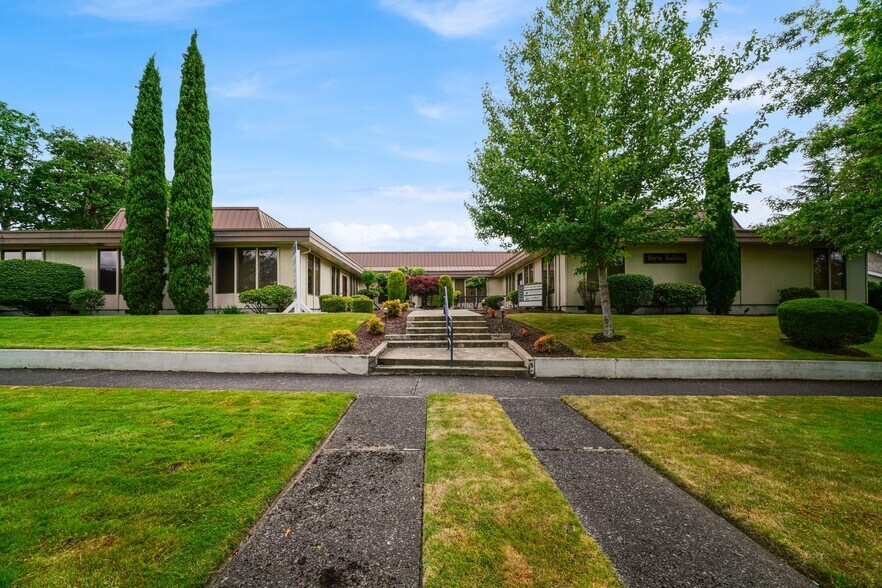 More Photos Of 1431-1449 Liberty St, Salem Office For Lease