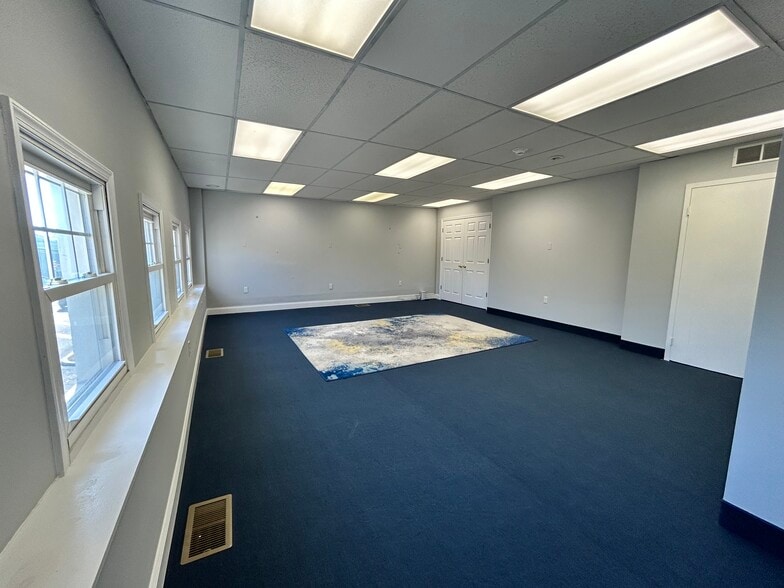 More Photos Of 1101 Ivy Hill Rd, Philadelphia Light Distribution For Lease