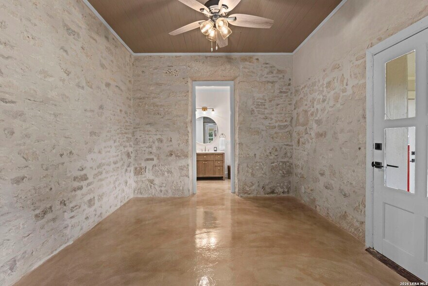 More Photos Of 824 High St, Comfort Flex For Sale