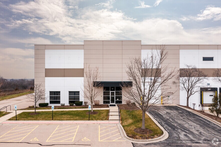 More Photos Of 901 Bilter Rd, Aurora Distribution For Lease