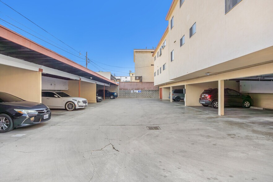 More Photos Of 4055 W 129th St, Hawthorne Apartments For Sale