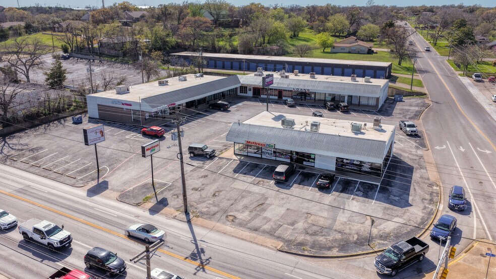 More Photos Of 1402-1418 S Main St, Weatherford Unknown For Lease