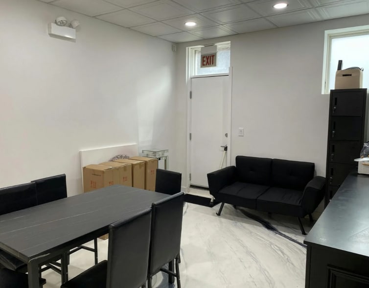 More Photos Of 1915-1917 N Damen Ave, Chicago Storefront For Sale