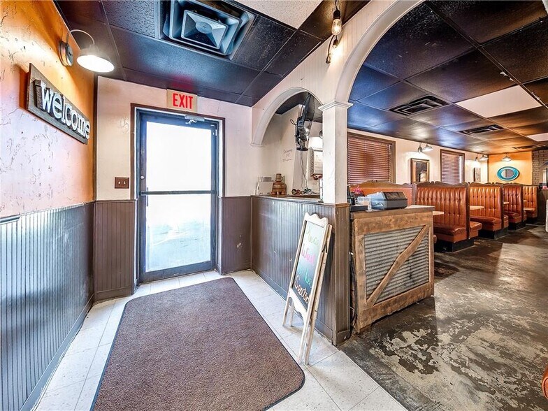 More Photos Of 1901 SW 27th St, El Reno Restaurant For Sale