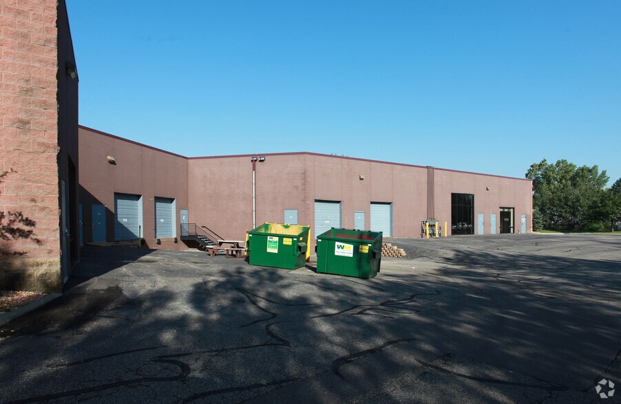 More Photos Of 9850 N 51st Ave, Plymouth Light Distribution For Lease