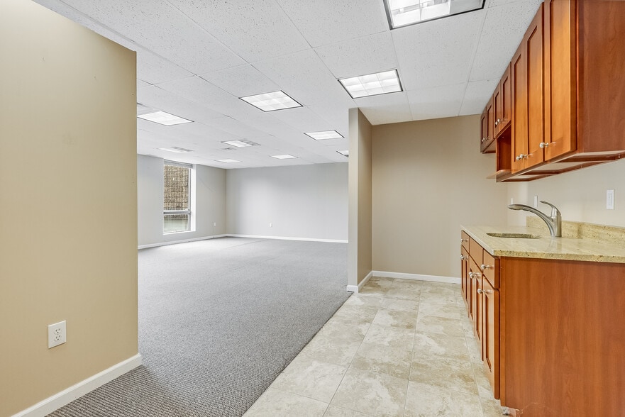 More Photos Of 3 Tice Rd, Franklin Lakes Distribution For Lease