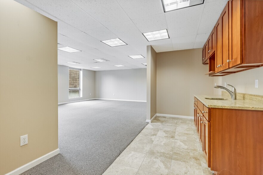 More Photos Of 3 Tice Rd, Franklin Lakes Distribution For Lease