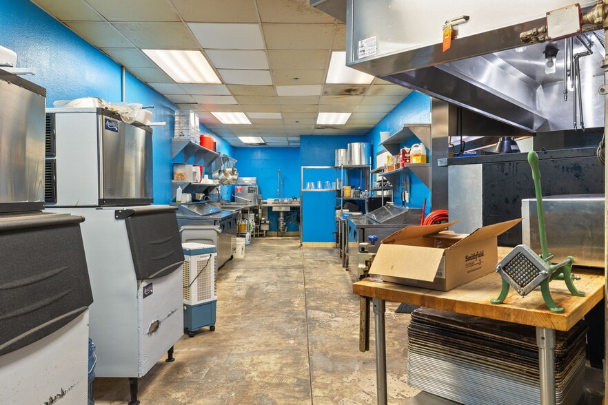 More Photos Of 17650 San Carlos Blvd, Fort Myers Supermarket For Sale