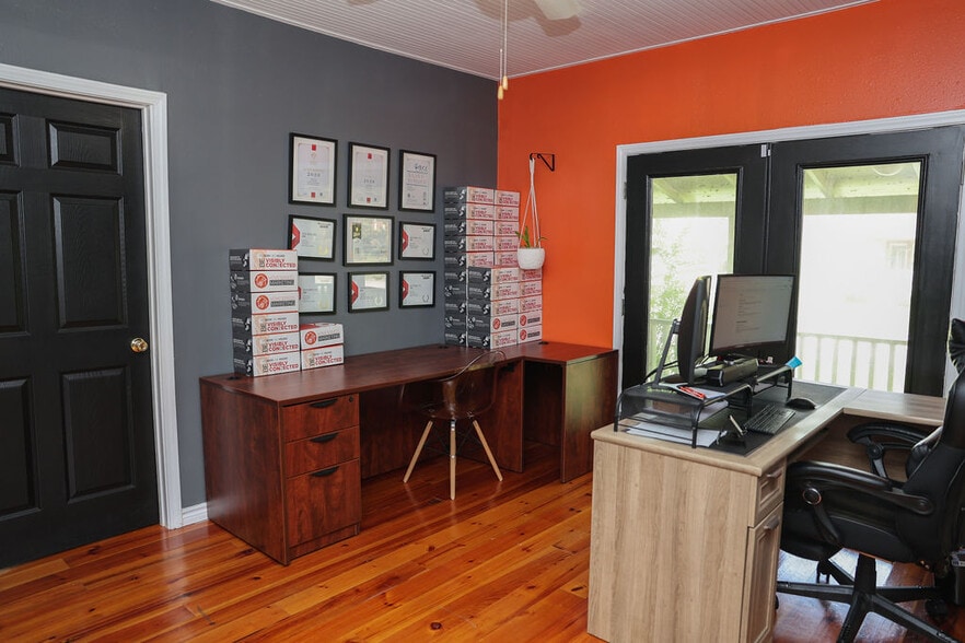 More Photos Of 502 Staitti St, Humble Office Residential For Sale
