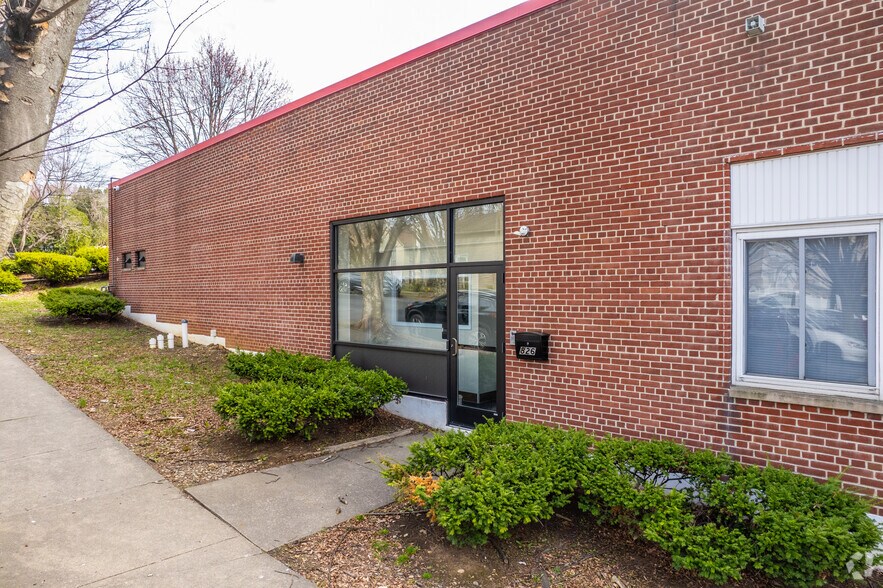More Photos Of 826 Monocacy St, Bethlehem Showroom For Lease