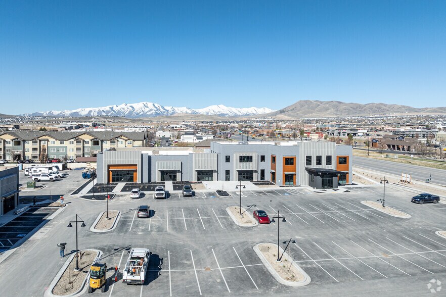 More Photos Of 227 E Crossroads Blvd, Saratoga Springs General Retail For Sale