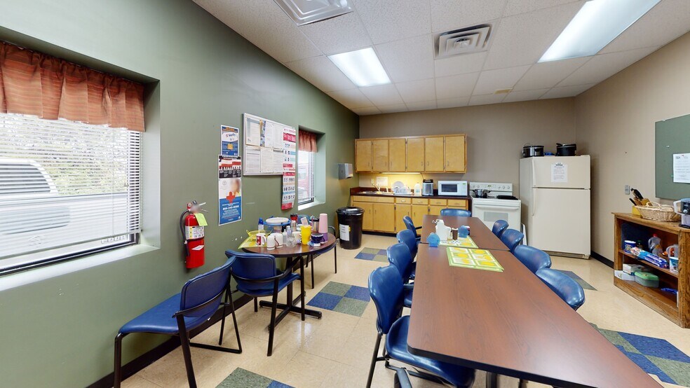 More Photos Of 950 Starvue Dr NW, Cleveland Office For Sale