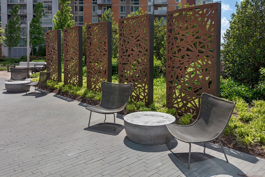 More Photos Of 8401 Greensboro Dr, McLean Office For Lease